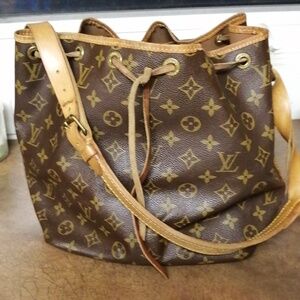 Louis Vuitton vintage bag with authencity qr code certificate